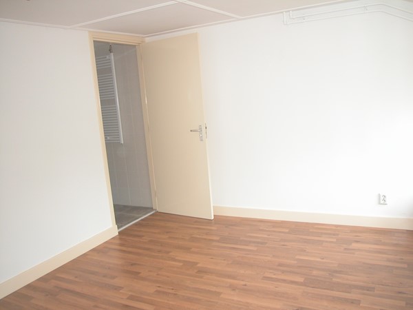 slaapkamer naar badkamer